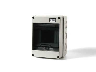 帮我写一篇关于ht塑料配电箱的700个字中文原创的文章，并在文章前面配上一个标题，标题前面加上“标题”两字