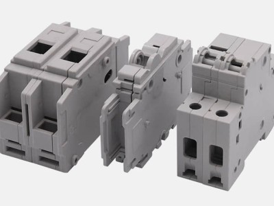 帮我写一篇关于bmc模具的700个字中文原创的文章，并在文章前面配上一个标题，标题前面加上“标题”两字