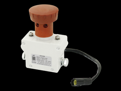 帮我写一篇关于充电桩继电器厂家的700个字中文原创的文章，并在文章前面配上一个标题，标题前面加上“标题”两字