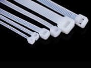 帮我写一篇关于塑料扎带的700个字中文原创的文章，并在文章前面配上一个标题，标题前面加上“标题”两字