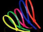 帮我写一篇关于尼龙扎带厂家的700个字中文原创的文章，并在文章前面配上一个标题，标题前面加上“标题”两字